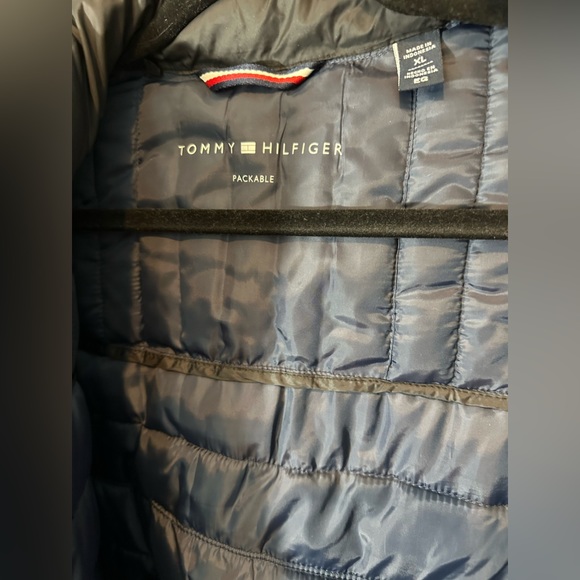 Tommy Hilfiger Men's Packable Quilted Puffer Jacket in Black - Picture 15 of 17
